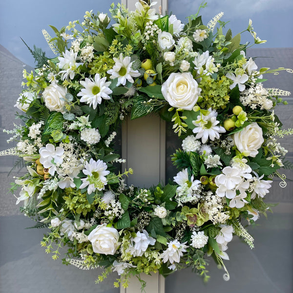 Artificial neutral wreath in green and white, with roses, hydrangea, daisy and foliage