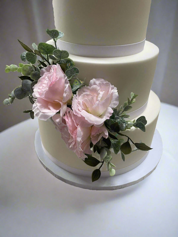 Pink Lisianthus wedding cake flowers