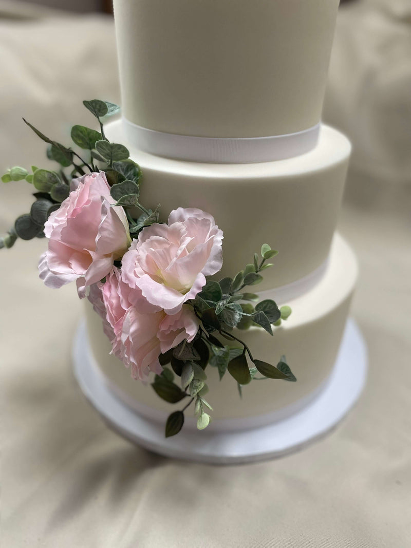 Pink Lisianthus wedding cake flowers